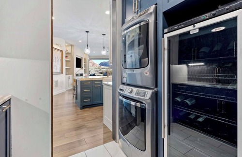 Ivins House | Luxury 4-bedroom Retreat- stellar red rock views – St. George's Premier Getaway