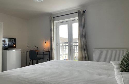 West Thurrock House | Luxury 4 Large Bedrooms Thurrock Grays 3 bathrooms 1 en suite Netflix Free Parking