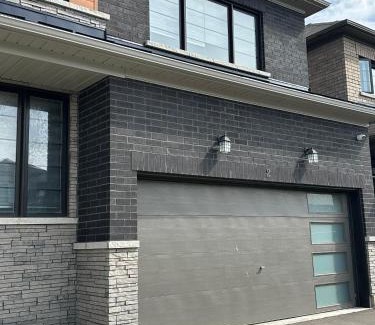 Thorold House | Luxury 4BR Family Retreat in Thorold, Just 10 Mins from Niagara Falls, Clifton Hill & Wineries Free Wi-Fi, Free Parking