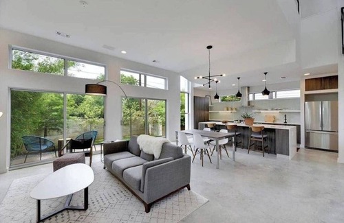 Tarrytown House | Luxury 4BR Haven | Pool Hot Tub Near Downtown