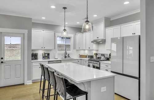 Greenville - Spartanburg House | Luxury 4BR Home with Screened Porch & Fenced Yard
