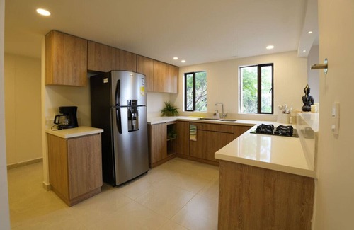 El Poblado Apartment | Luxury 4BR Retreat with Private Bathtub and AC