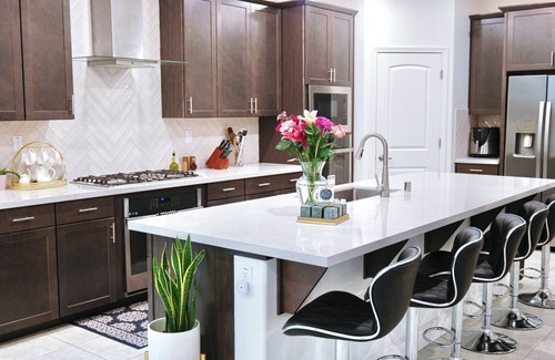 Antelope House | Luxury 5-Bed 3-Bath w/Gym, Office, EV, Smoker