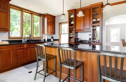 Tacoma House | Luxury 5BR | Amazing Water Views | Large Backyard!