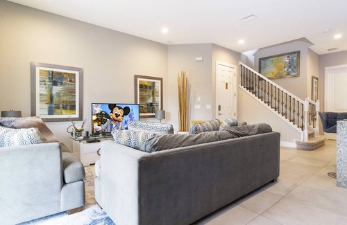 Crestwynd Bay House | Luxury 5BR Family Mansion Private Hot Tub & BBQ!