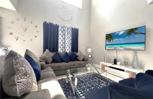 Loughman House | Luxury 6 Bd, 5 Bt, Private Pool, No Resort Fee -321