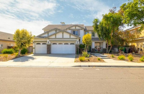 Menifee House | Luxury 6-Bedroom Home w Large 3-Cars Garage & Spacious Yard