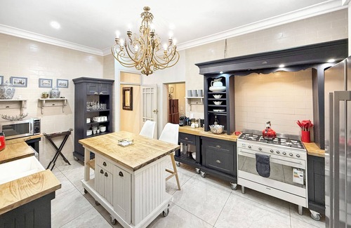 Greater Johannesburg Metropolitan Area Villa | Luxury 6-bedroom villa in Hyde Park Sandton for the discerning family of comfort