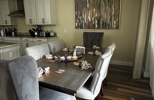 Florida Central Atlantic Coast House | Luxury 6-Bedroom with Pool and hot tube. 5' From Disney