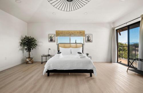 Hesperia House | Luxury 6BR Retreat Fast WIFI, Dedicated Workspaces