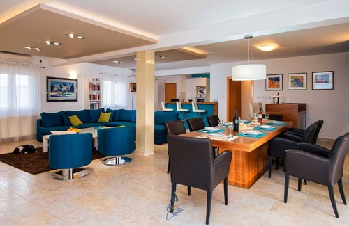 Brusje Villa | Luxury 7-BR villa with great hilltop views and pool