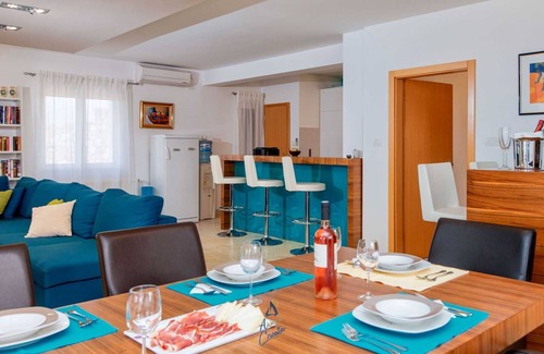 Brusje Villa | Luxury 7-BR villa with great hilltop views and pool