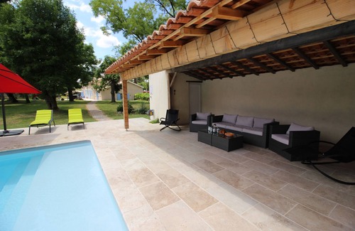 Serres-et-Montguyard House | Luxury Air Conditioned + Heated Pool 4 bed 4 bath Village House in the Dordogne