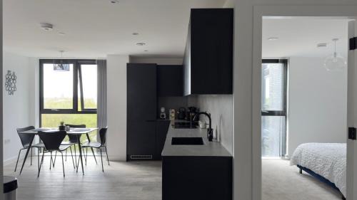 Old Trafford Apartment | Luxury Apartment by Noire Property