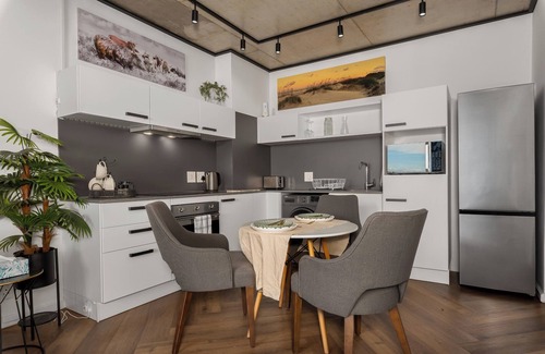 Century City Apartment | Luxury Apartment In Century City - Lagoon Views