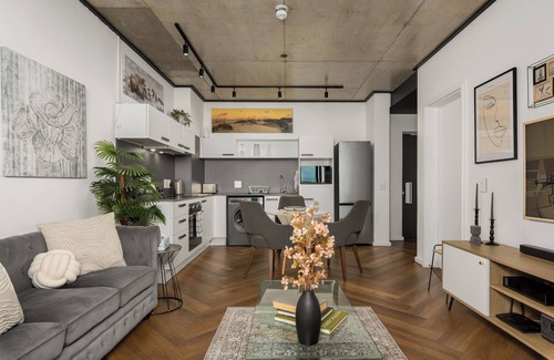 Century City Apartment | Luxury Apartment In Century City - Lagoon Views