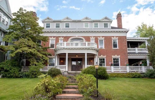 Scranton Apartment | Luxury Apartment in Scranton's Hill Section!