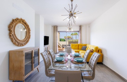 Caleta de Fuste Apartment | Luxury Apartment with Golf and Pool