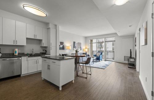 Stamford Apartment | Luxury Apt In Harbor Point with Balcony