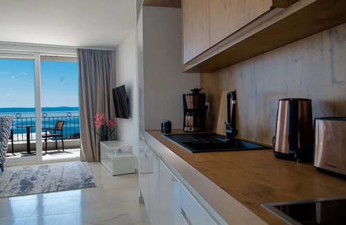 Moca Apartment | Luxury Apt In Villa Rubin Shared Pool Sea View
