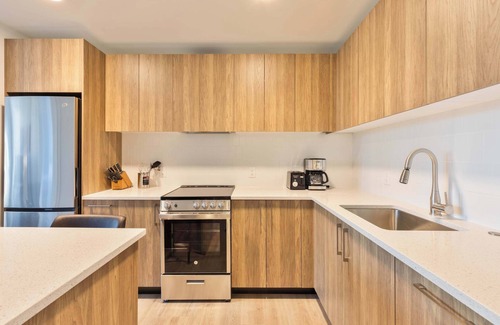 Fenway–Kenmore Apartment | Luxury Apt with Kitchen in Fenway