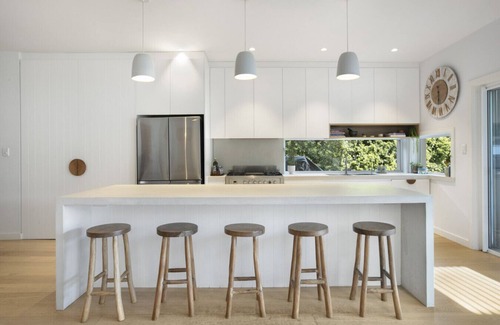 North Manly Apartment | Luxury Beach House with Pool Near to Manly Beach