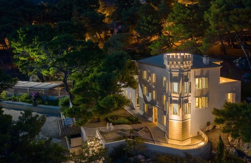 Ruskamen Villa | Luxury Beachfront villa Sea Palace with private pool, Jacuzzi, hot tub, sauna and gym right at the beach in Lokva Rogoznica - Omis
