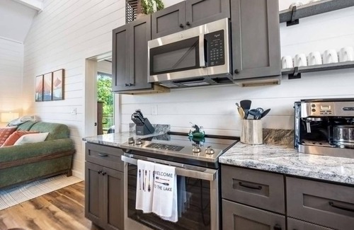 Sevierville Apartment | Luxury Cabin Lake Views EV Charger Game Room