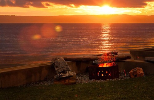 Clinton House | Luxury Cape Cod on Tranquil, Tidal, Sandy Beach, Beds up to 12, Close to Seattle