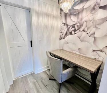 Gainesville House | Luxury City Loft in Gainesville B