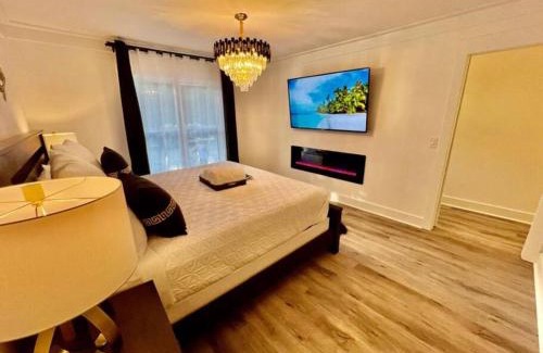 Gainesville House | Luxury City Loft in Gainesville B