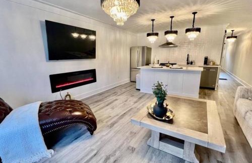 Gainesville House | Luxury City Loft in Gainesville B