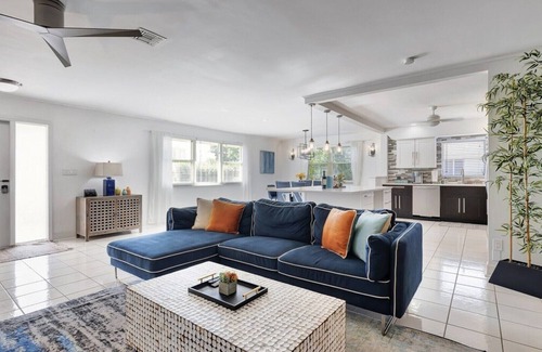 Naples Park House | Luxury Coastal Escape: Pool & Beach Access 6273