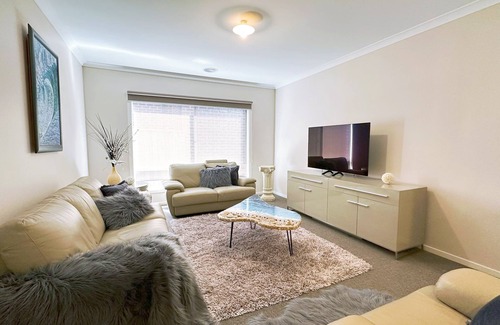 Torquay House | Luxury & Comfortable House at Torquay