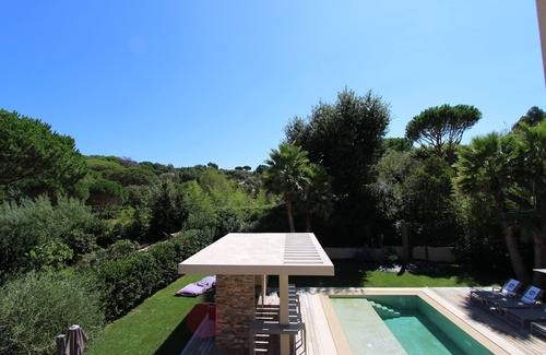 Saint-Tropez Villa | Luxury Contemporary Villa with a unique and quiet location in the village