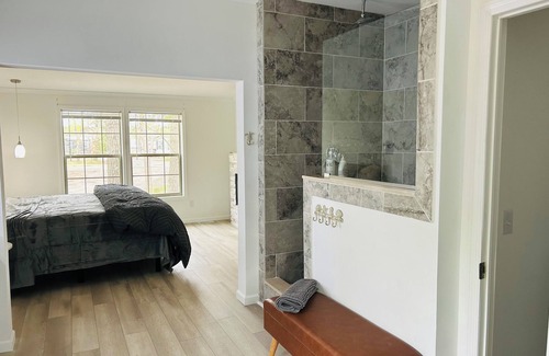 Galloway House | Luxury Cottage House Sophisticated and Comfortable bed and furnishings 75 in tv