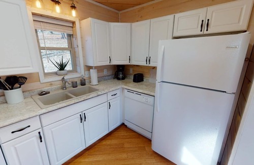 Nelsonville House | Luxury Cottage in Nelsonville, close to Train, Opera House, near Hocking Hills