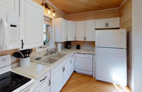 Nelsonville House | Luxury Cottage in Nelsonville, close to Train, Opera House, near Hocking Hills