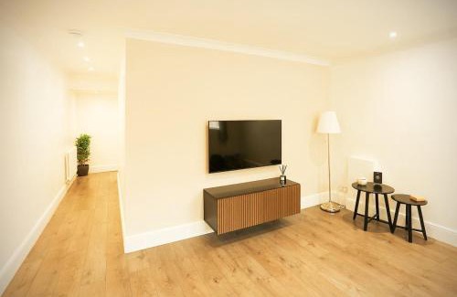Pevensey House | Luxury Cottage with Hot Tub near Pevensey Castle