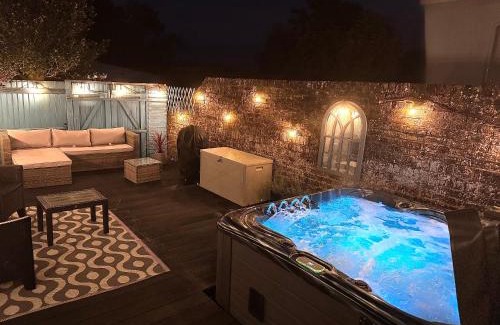 Pevensey House | Luxury Cottage with Hot Tub near Pevensey Castle