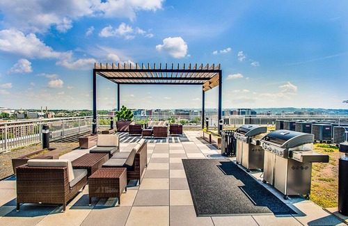 Southwest Apartment | LUXURY D.C. 1Br APT w/Rooftop Pool in Southwest Waterfront