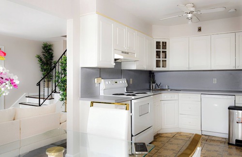 White Plains House | Luxury Designer Home near NYC + Free Parking Right Side