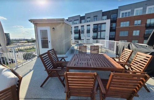 Federal Hill House | Luxury Detached Home in popular Fed Hill - Free Onsite Parking & Pets Allowed!