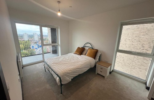 Gascoigne House | Luxury Double Bed En-Suite in London