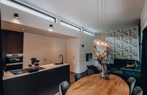 Elst House | Luxury Eco-Lodge for two with hot tub. Catch your own wellness moment completely relaxed from your own terrace!