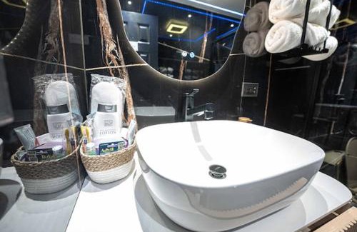 Canarsie House | Luxury Entire 2-Bedroom Brooklyn stay Free Parking & Laundry on-site