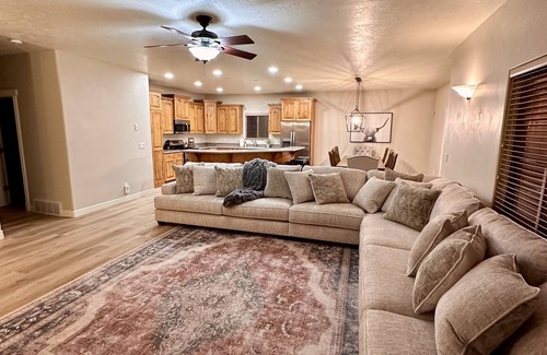 Erda House | Luxury Erda Home w/Private Pool, Hot Tub, Beautiful Lake & Mountain Views
