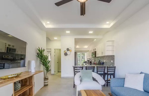 Villarreal Apartment | Luxury Escape: 3BR, Jacuzzi, Pool, Prime Location