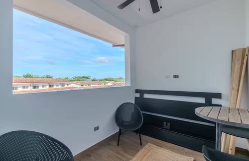 Villarreal Apartment | Luxury Escape: 3BR, Jacuzzi, Pool, Prime Location