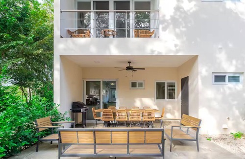 Villarreal Apartment | Luxury Escape: 3BR, Jacuzzi, Pool, Prime Location